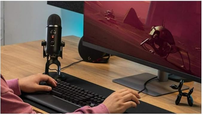 Logitech Blue Microphones Yeti USB Microphone (Blackout) Plus C922 Pro Stream Pro Streamer Pack