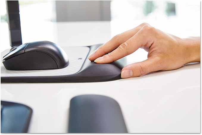 3M MW85B Mouse Pad w/Precise Mousing Surface w/Gel Wrist Rest 8 1/2x 9X 3/4 Solid Color