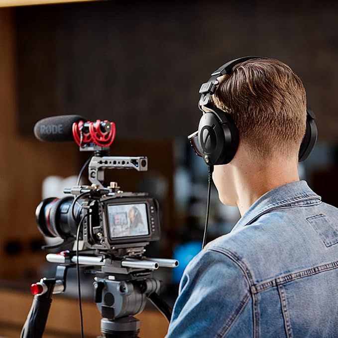 Rode PodMic Cardioid Dynamic Broadcast Microphone with Rode NTH-100 Over-Ear Headphones