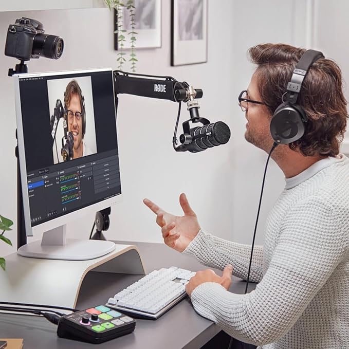 Rode PodMic USB Dynamic Broadcast Microphone with White WS14 Pop Filter
