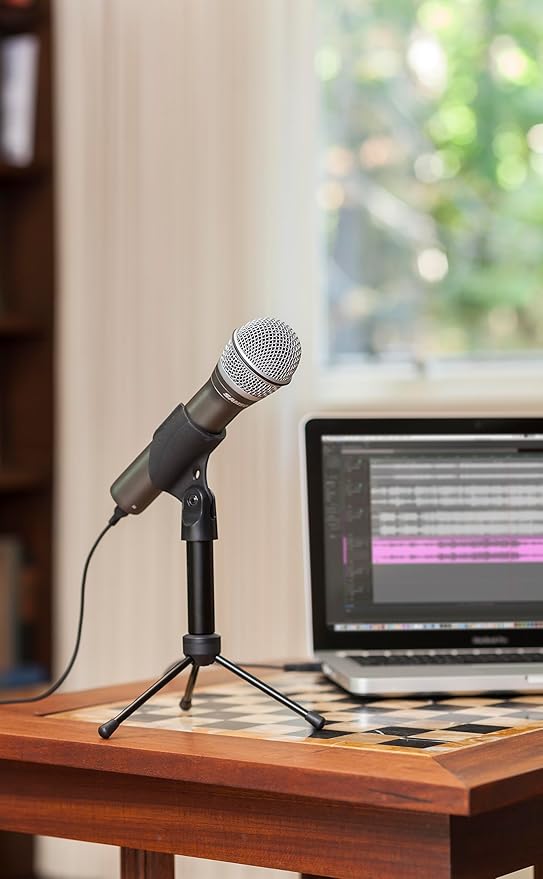 SAMSON Technologies Q2U USB/XLR Dynamic Microphone Recording and Podcasting Pack (Includes Mic Clip Desktop Stand Windscreen and Cables) Silver