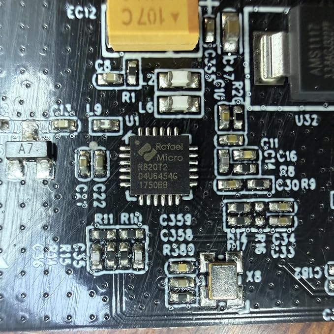 RTL-SDR RTL2832U R820T 1PPM TCXO HF BiasT SMA Software Defined Radio 25MHZ TO1760MHZ (Green)