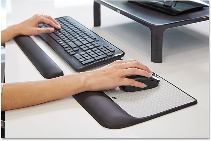 3M MW85B Mouse Pad w/Precise Mousing Surface w/Gel Wrist Rest 8 1/2x 9X 3/4 Solid Color