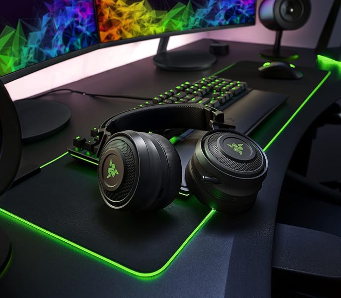 Razer Goliathus Extended Chroma Gaming Mousepad: Customizable Chroma RGB Lighting - Soft Cloth Material - Balanced Control &amp Speed - Non-Slip Rubber Base - Classic Black
