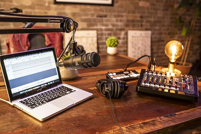 Audio-Technica AT2040 Hypercardioid Dynamic Podcast Microphone (at 2040) &amp Focusrite Scarlett Solo 3rd Gen USB Audio Interface for The Guitarist Vocalist Podcaster or Producer