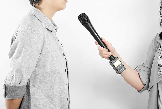 Saramonic Professional XLR Dynamic Hanheld Performance &amp Interview Microphone (SR-HM7)Black